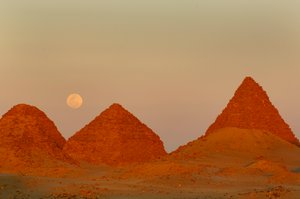 Aspeltova pyramida,Černí faraoni, Núbijci, Súdán, Núrí, poblíž 4. kataraktu, 25. dynastie..., 2007 (foto) od Kenneth Garrett