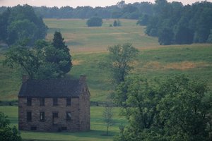 Manassas Battlefield Park, Stone House Hospital, Union approach field, Hallowed Groun..., 2004 (foto) od Kenneth Garrett