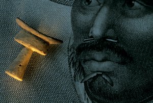 Osídlování Ameriky; Piercer na rty; pozadí; lept kapitána Cooka domorodého..., 2000 (foto) od Kenneth Garrett