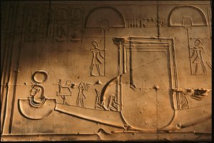 Reliéf kůry z chrámu Setiho I., Abydos, Egypt, 2005 (foto) od Kenneth Garrett