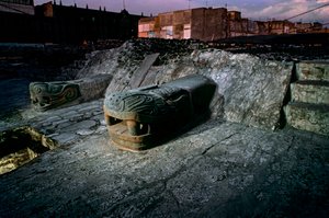 Replika hada na Velkém chrámu, Tenochtitlan, Templo Mayor, Aztékové, Mexiko, Mexico Ci..., 2010 (foto) od Kenneth Garrett
