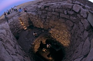 Urkeš, Húrinská říše, Sýrie, 2400 př. n. l., Giorgio Buccellati, Abi, přístup do podsvětí, 2004 (foto) od Kenneth Garrett