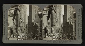 Na ulici Broad St. poblíž Wall St., s výhledem na "Curb Market", severně k burze a podpalubí, New York City od Keystone View Company