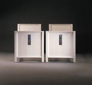 Pár jednolůžkových postelí Wiener Werkstatte, cca 1904 (lakované dřevo) od Koloman Moser