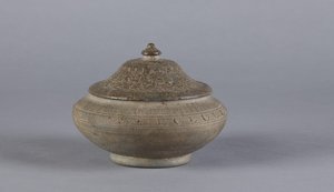 Krabice s víkem, dynastie Silla, 55 př.nl-935 (kamenina)