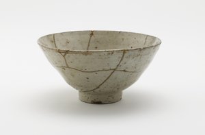 Čajová mísa (koraijawan), druhá polovina 16. století (porcelán s průhlednou, světle modrou glazurou, opravy zlatého laku) od Korean School