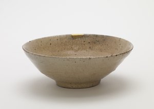 Čajová mísa, 2. polovina 16. století (kamenina, neslinutý porcelán, s čirou glazurou, opravy zlatého laku) od Korean School
