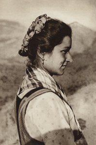 Itálie: Kostým Morano Calabro (černobílá fotografie)