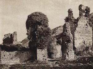 Itálie: Ruiny Ninfa (černobílá fotografie) od Kurt Hielscher