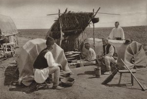 Rumunsko: Přístřešky pro dělníky (č/b foto) od Kurt Hielscher
