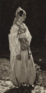 Jugoslávie: Prizren, Ženy v národním kroji (č/b foto)