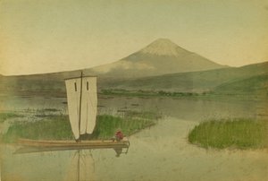 Japonsko: Mount Fuji-Yama (Fuji Yama) s plachetnicí v popředí na jezeře Hokome