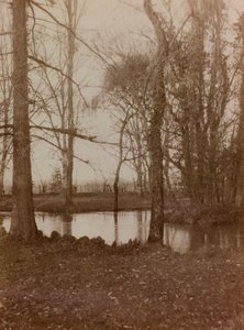 Album první světové války ve Friuli-Venezia Giulia: rybník v parku Villa Brazza, Hospital of War n. 17, Soleschiano Manzano od L. Verdiani