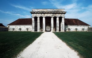 Hlavní vchod do Royal Saltworks (Saline Royale), Arc-et-Senans, Franche-Comte, Francie
