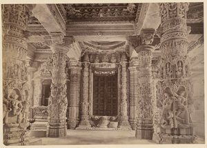Dveře a horní pilíře, chrám Delwara, Mount Abu od Lala Deen Dayal