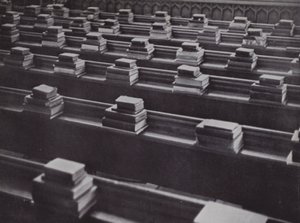 Knihy v Chapel, Eton (černobílá fotografie) od Laszlo Moholy-Nagy