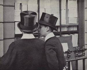 Spottiswoode’s Window, Eton (černobílá fotografie) od Laszlo Moholy-Nagy