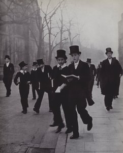 Mezi kaplí a školou, Eton (černobílá fotografie) od Laszlo Moholy-Nagy