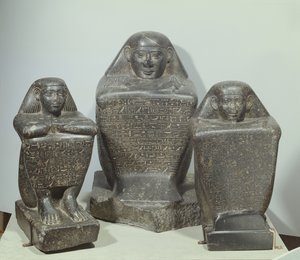 Blokové sochy Akhamenru, Harwa a Amenemonet, 25.-26. dynastie (diorit)