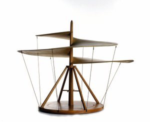 Model vzduchového šroubu podle výkresu Leonarda da Vinci (Leonardo da Vinci), létající stroj, předchůdce vrtulníku - Muzeum vědy a techniky Leonarda da Vinci, Milán