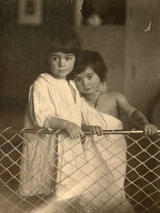 Portrét dvou dětí, konec 19. nebo začátek 20. století. od Leonid Andreyev