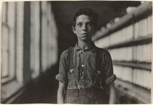 Jo Bodeon, "back-roper" v mulařském pokoji. Chase Cotton Mill, Burlington, Vermont