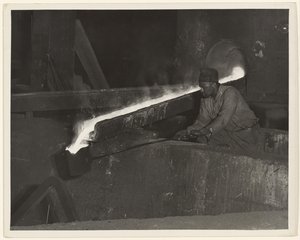 [pomocník formíře, Baldwin Locomotive Works, Eddystone, Pennsylvania]. od Lewis W. Hine