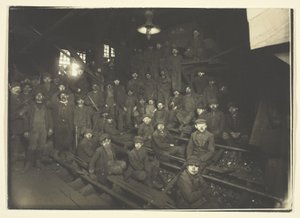 Breaker Boys v Coal Chute, South Pittston, Pennsylvania od Lewis Wickes Hine