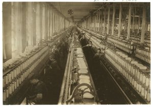 Děti pracující v přádelně v Cornell Mill, Fall River, Massachusetts, 1912 od Lewis Wickes Hine