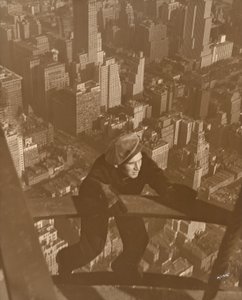 Šplhání po trámech na Empire State - 100 příběhů nahoru od Lewis Wickes Hine