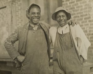 Dělníci v továrně na bavlnu od Lewis Wickes Hine