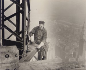 Empire State Building ve výstavbě, 1930 od Lewis Wickes Hine