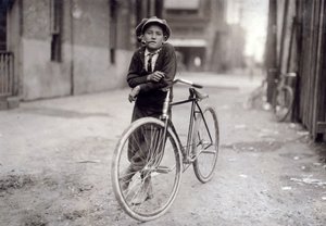 Patnáctiletý poslíček pracující pro Mackay Telegraph Company, Waco, Texas, 1913 od Lewis Wickes Hine
