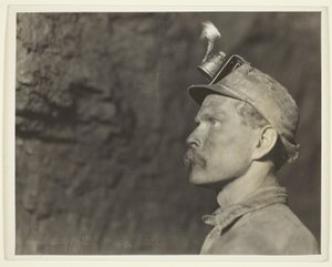 "Follow The Gleam", Velšský horník v Pa. Uhelný důl míli od denního světla od Lewis Wickes Hine
