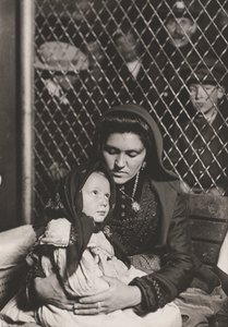 Imigrantská matka a dítě od Lewis Wickes Hine