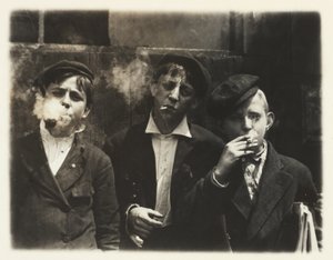 Newsies v pobočce Skeeter, St. Louis, Missouri, 11:00 hod. od Lewis Wickes Hine