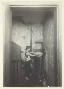 Jeden kohoutek na podlahu. Starý nájemní dům v New Yorku od Lewis Wickes Hine