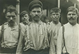 Oceláři v Russian Boarding House, Homestead, Pennsylvania, 1907-8 (želatinový stříbrný tisk) od Lewis Wickes Hine