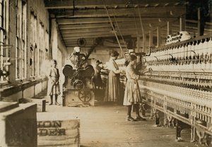 Dva mladí přadleni v Catawba Cotton Mills, Newton, Severní Karolína, 1908 od Lewis Wickes Hine