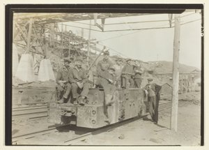 Bez názvu (Poměrně moderní uhelný důl, elektrifikovaný, ve východní Pensylvánii) od Lewis Wickes Hine