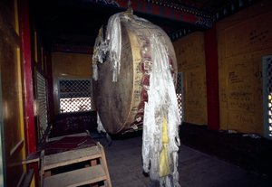 Modlitební kolo v klášteře Ganden Sumtseling v Shangri-La, také známém jako Zhongdian nebo Gyalthang, Yunnan, Čína od Unbekannt Unbekannt