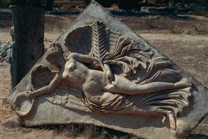 Reliéf oblouku Septima Severa na fóru Severan zobrazující Okřídlenou bohyni vítězství, Libye, Historická Tripolitánie, Leptis Magna (Seznam světového dědictví UNESCO). od Unbekannt Unbekannt