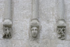 Rusko, Vladimir, Bogoljubovo. Sochařská výzdoba kostela Přímluvy Panny Marie na řece Nerl od Unbekannt Unbekannt