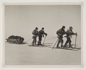 The Polar Party on the Trail (bromidový tisk) od Lieutenant Henry Robertson Bowers