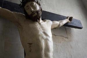 Kristus na kříži, detail (lakované dřevo)