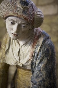 Svatá žena v čepici (malovaný kámen) od Ligier Richier