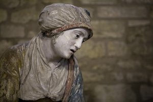 Svatá žena v čepici (malovaný kámen) od Ligier Richier