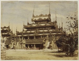 Amerapoora: Maha-Too-Lo-Bounghian Kyoung, 1855 (albumenový tisk z voskovaného papírového negativu tónovaného akvarelem) od Linnaeus Tripe