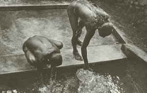 U studánky (čb foto) od Lionel Wendt