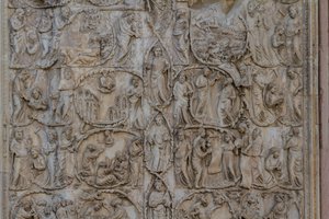 Jesseho strom a mesiášská proroctví, Příběhy Genesis, basreliéfy od Lorenza Maitaniho (před 1275-1330), druhý sloup, průčelí katedrály Orvieto, Umbrie, Itálie